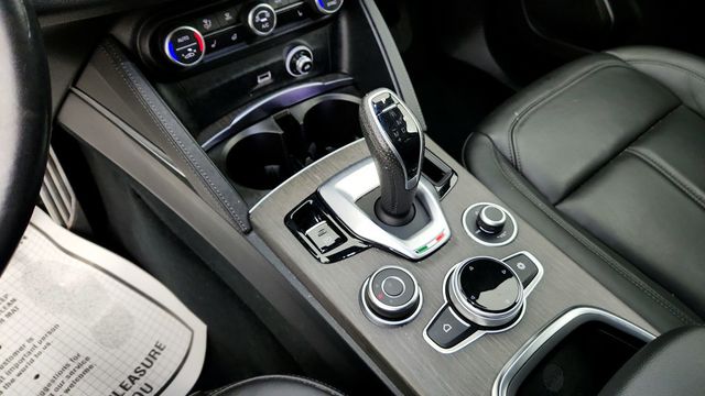 2022 Alfa Romeo Stelvio Ti AWD with Gloss-Red Calipers - 22944963 - 14