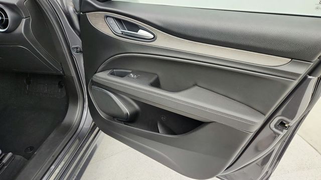 2022 Alfa Romeo Stelvio Ti AWD with Gloss-Red Calipers - 22944963 - 23