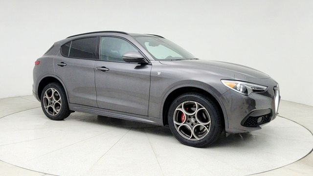 2022 Alfa Romeo Stelvio Ti AWD with Gloss-Red Calipers - 22944963 - 2