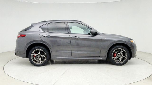 2022 Alfa Romeo Stelvio Ti AWD with Gloss-Red Calipers - 22944963 - 3