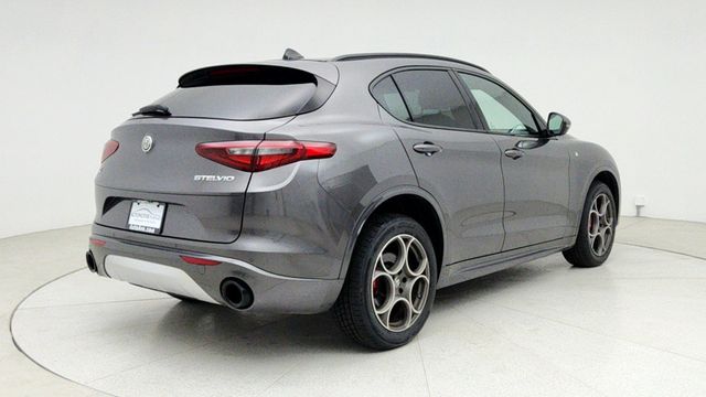 2022 Alfa Romeo Stelvio Ti AWD with Gloss-Red Calipers - 22944963 - 4