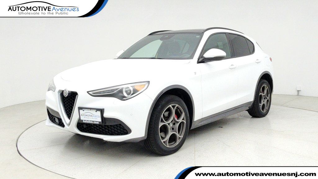 2022 Alfa Romeo Stelvio Ti AWD with Gloss-Red Calipers - 22945617 | Video 1