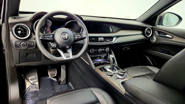 2022 Alfa Romeo Stelvio Ti AWD with Premium Interior & Sound Package - 22972360 - 12