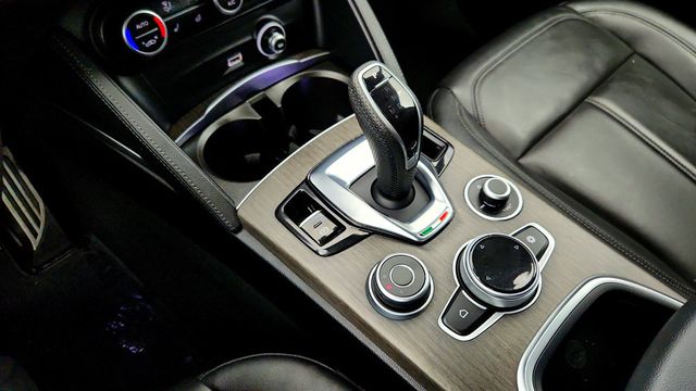 2022 Alfa Romeo Stelvio Ti AWD with Premium Interior & Sound Package - 22972360 - 16