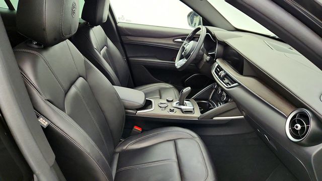 2022 Alfa Romeo Stelvio Ti AWD with Premium Interior & Sound Package - 22972360 - 24