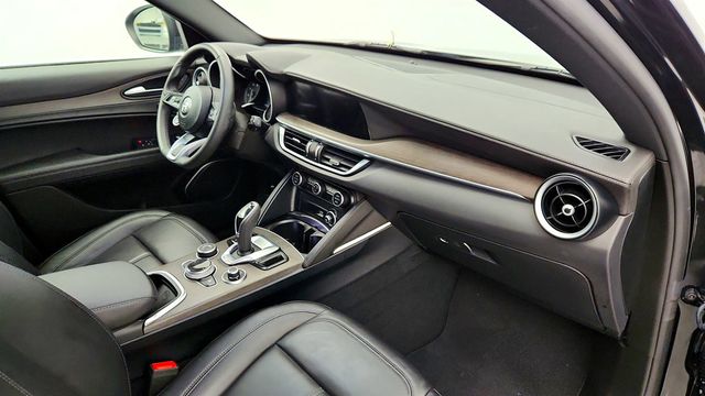 2022 Alfa Romeo Stelvio Ti AWD with Premium Interior & Sound Package - 22972360 - 25