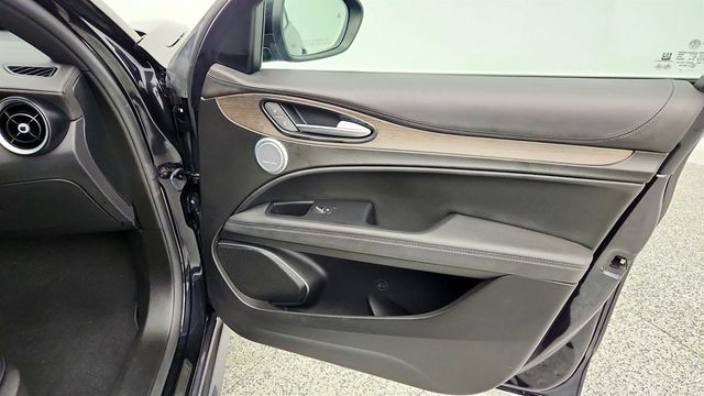 2022 Alfa Romeo Stelvio Ti AWD with Premium Interior & Sound Package - 22972360 - 26