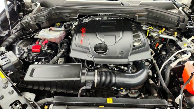 2022 Alfa Romeo Stelvio Ti AWD with Premium Interior & Sound Package - 22972360 - 27