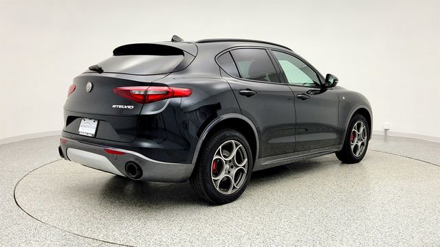 2022 Alfa Romeo Stelvio Ti AWD with Premium Interior & Sound Package - 22972360 - 4