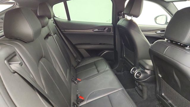 2022 Alfa Romeo Stelvio Ti AWD w/ Premium Interior & Sound Pkg + Red Calipers - 23036208 - 21