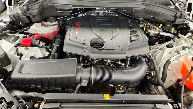 2022 Alfa Romeo Stelvio Ti AWD w/ Premium Interior & Sound Pkg + Red Calipers - 23036208 - 24