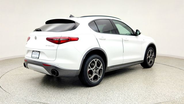 2022 Alfa Romeo Stelvio Ti AWD w/ Premium Interior & Sound Pkg + Red Calipers - 23036208 - 4