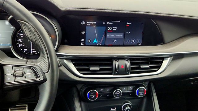 2022 Alfa Romeo Stelvio Ti AWD w/ Premum Int & Sound Pkg and Active Assist+ Pkg - 23030982 - 17