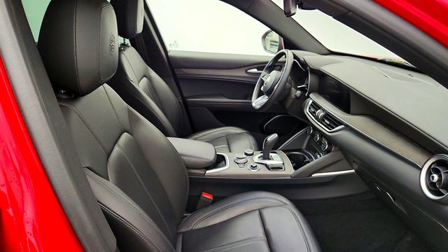 2022 Alfa Romeo Stelvio Ti AWD w/ Premum Int & Sound Pkg and Active Assist+ Pkg - 23030982 - 24