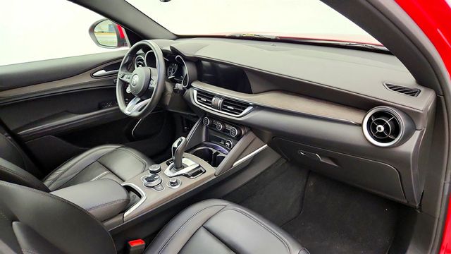 2022 Alfa Romeo Stelvio Ti AWD w/ Premum Int & Sound Pkg and Active Assist+ Pkg - 23030982 - 25