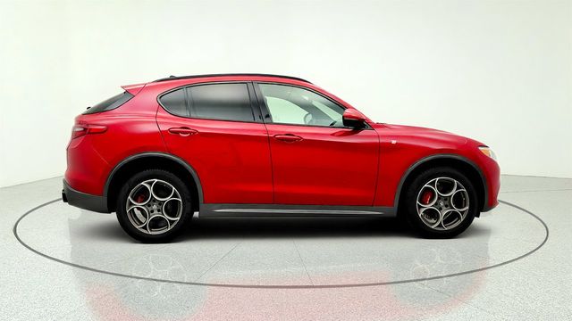 2022 Alfa Romeo Stelvio Ti AWD w/ Premum Int & Sound Pkg and Active Assist+ Pkg - 23030982 - 3