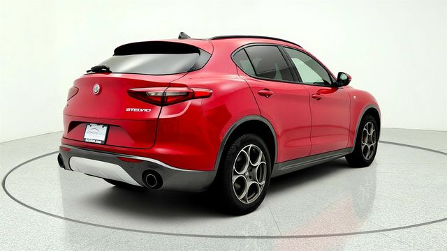 2022 Alfa Romeo Stelvio Ti AWD w/ Premum Int & Sound Pkg and Active Assist+ Pkg - 23030982 - 4