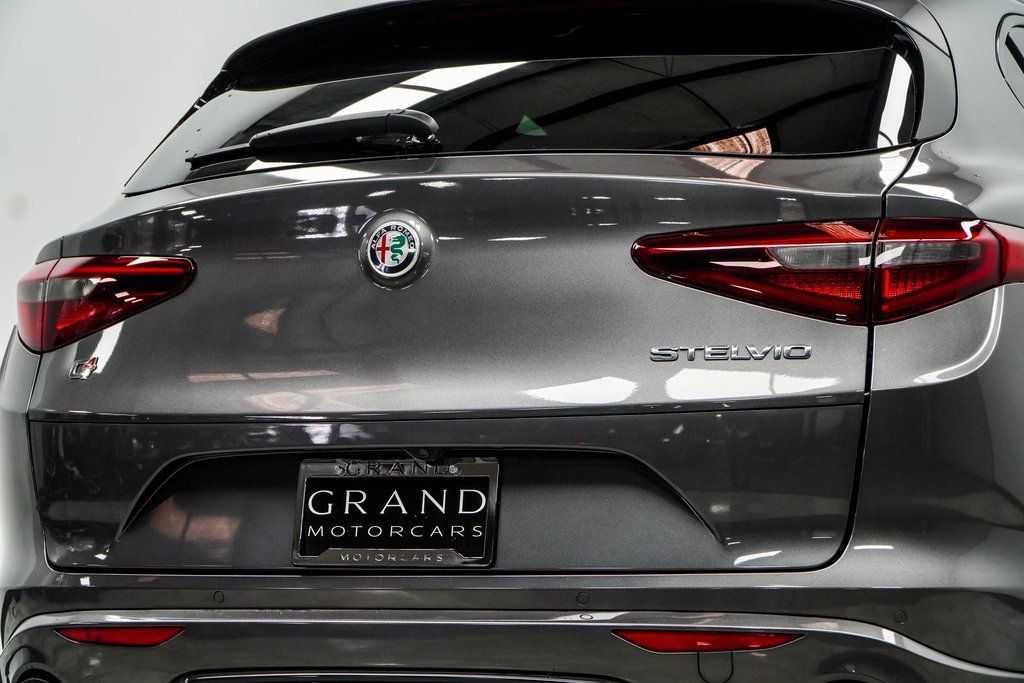 2022 Alfa Romeo Stelvio Ti Sport photo 13