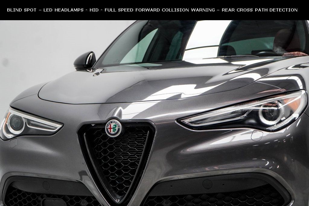 2022 Alfa Romeo Stelvio Ti Sport photo 2