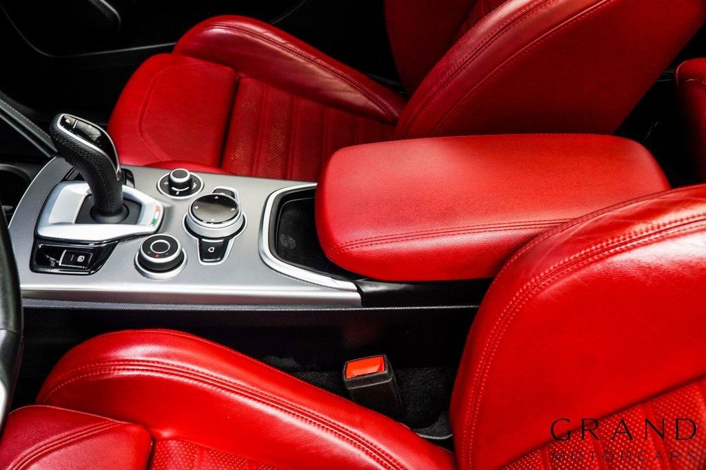 2022 Alfa Romeo Stelvio Ti Sport photo 17