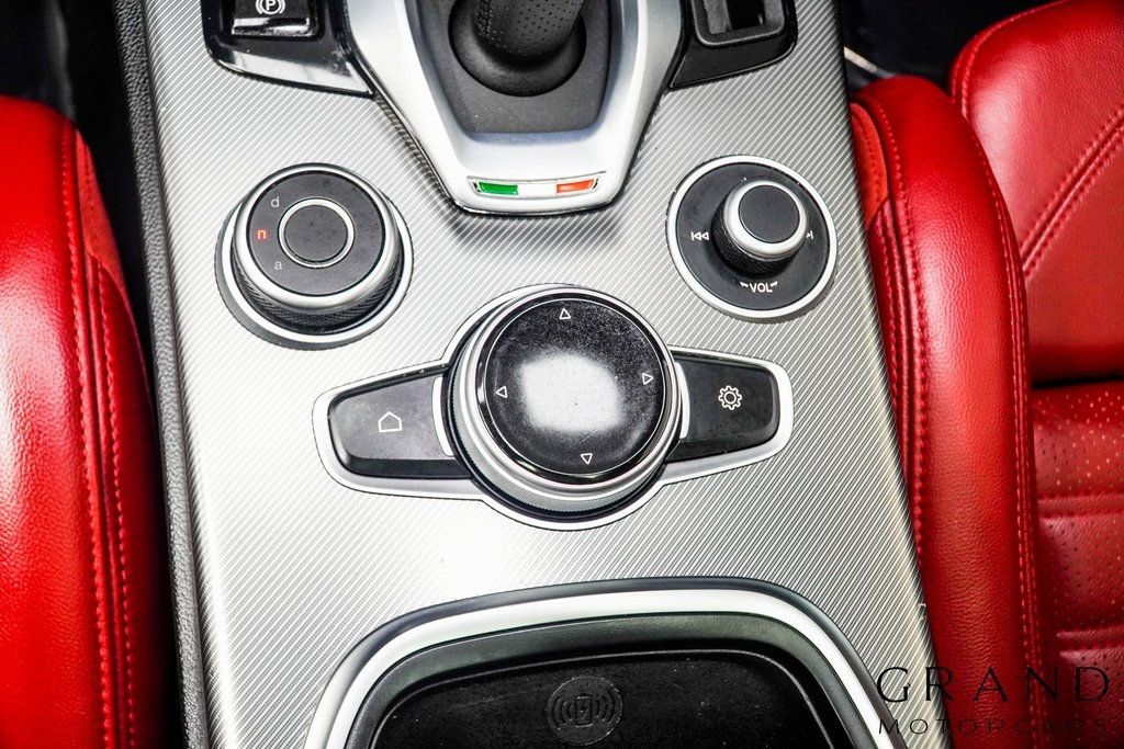 2022 Alfa Romeo Stelvio Ti Sport photo 18