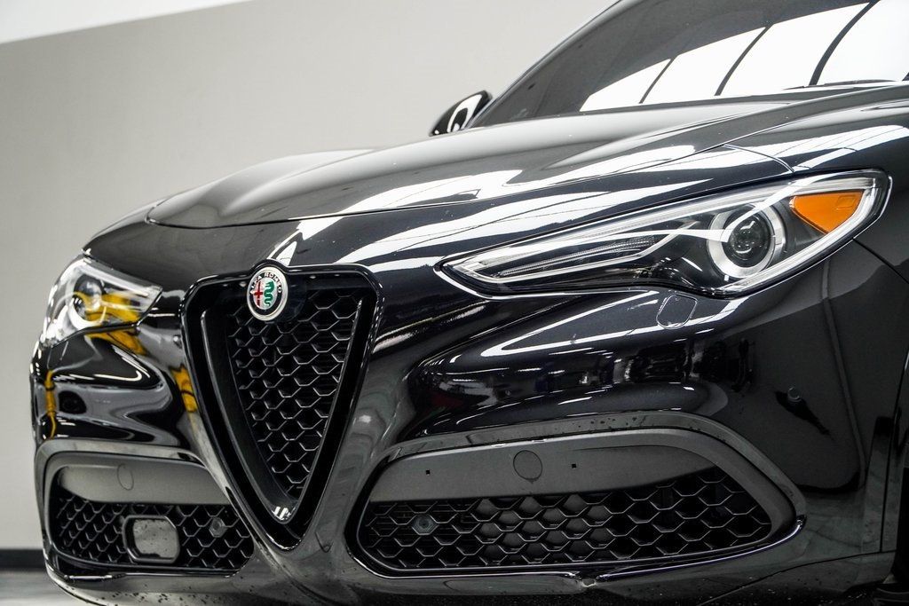 2022 Alfa Romeo Stelvio Ti Sport photo 2