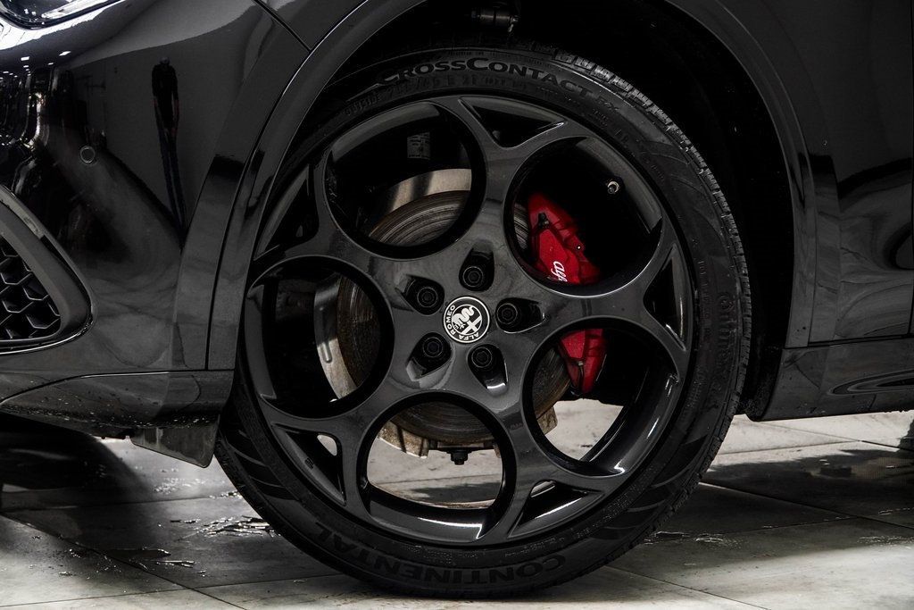 2022 Alfa Romeo Stelvio Ti Sport photo 3