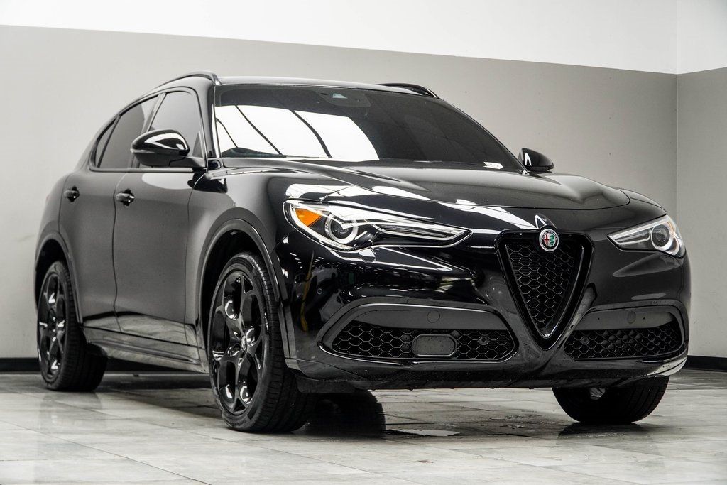 2022 Alfa Romeo Stelvio Ti Sport photo 4