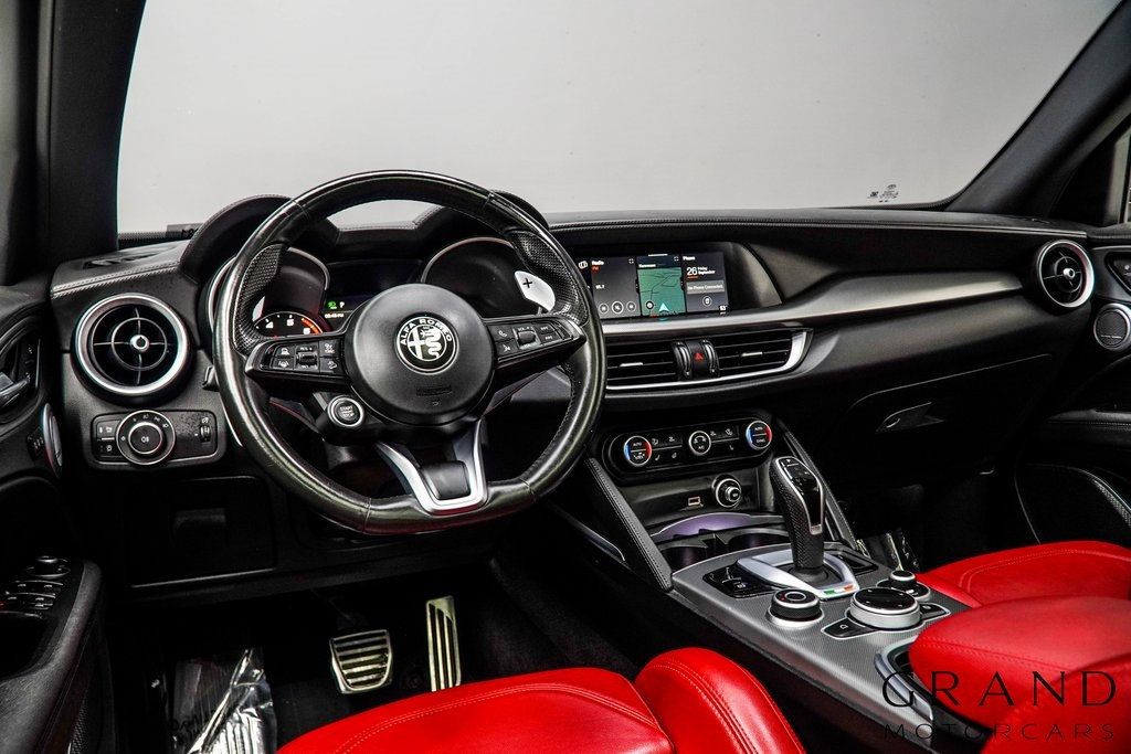 2022 Alfa Romeo Stelvio Ti Sport photo 5