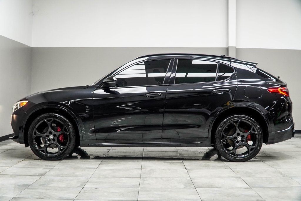 2022 Alfa Romeo Stelvio Ti Sport photo 9