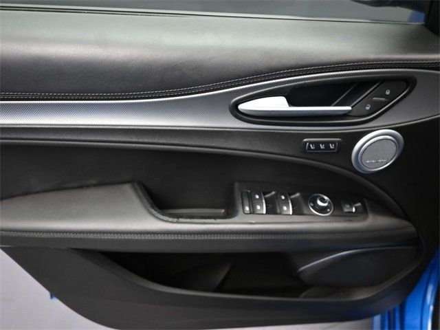 2022 Alfa Romeo Stelvio Ti Sport photo 5