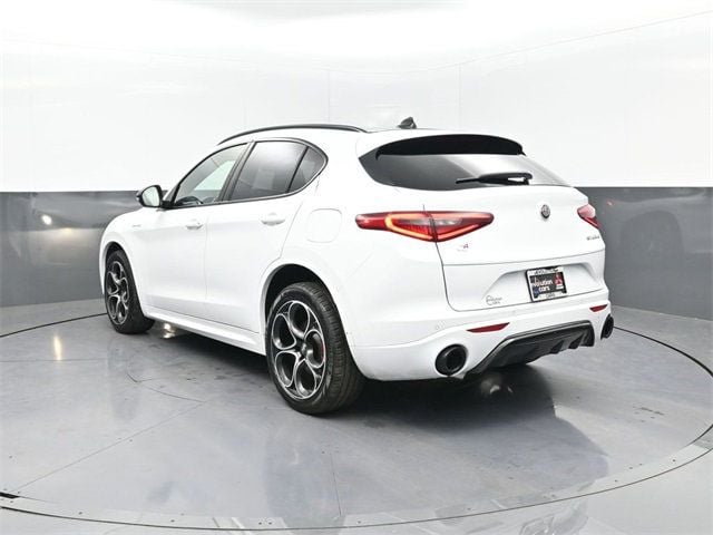 2022 Alfa Romeo Stelvio Ti Sport photo 3