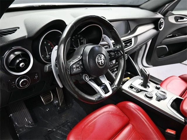 2022 Alfa Romeo Stelvio Ti Sport photo 4
