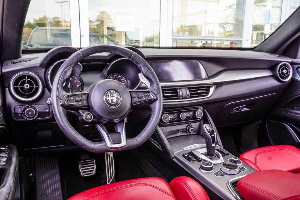 2022 Alfa Romeo Stelvio Ti Sport photo 4