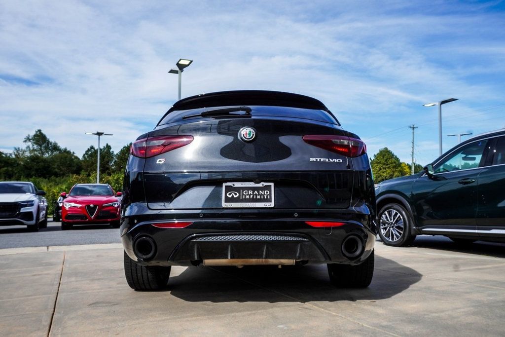2022 Alfa Romeo Stelvio Ti Sport photo 4
