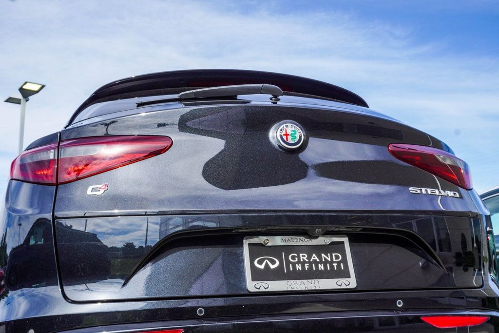 2022 Alfa Romeo Stelvio Ti Sport photo 5