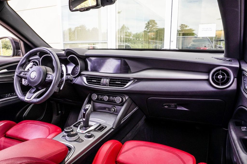 2022 Alfa Romeo Stelvio Ti Sport photo 8