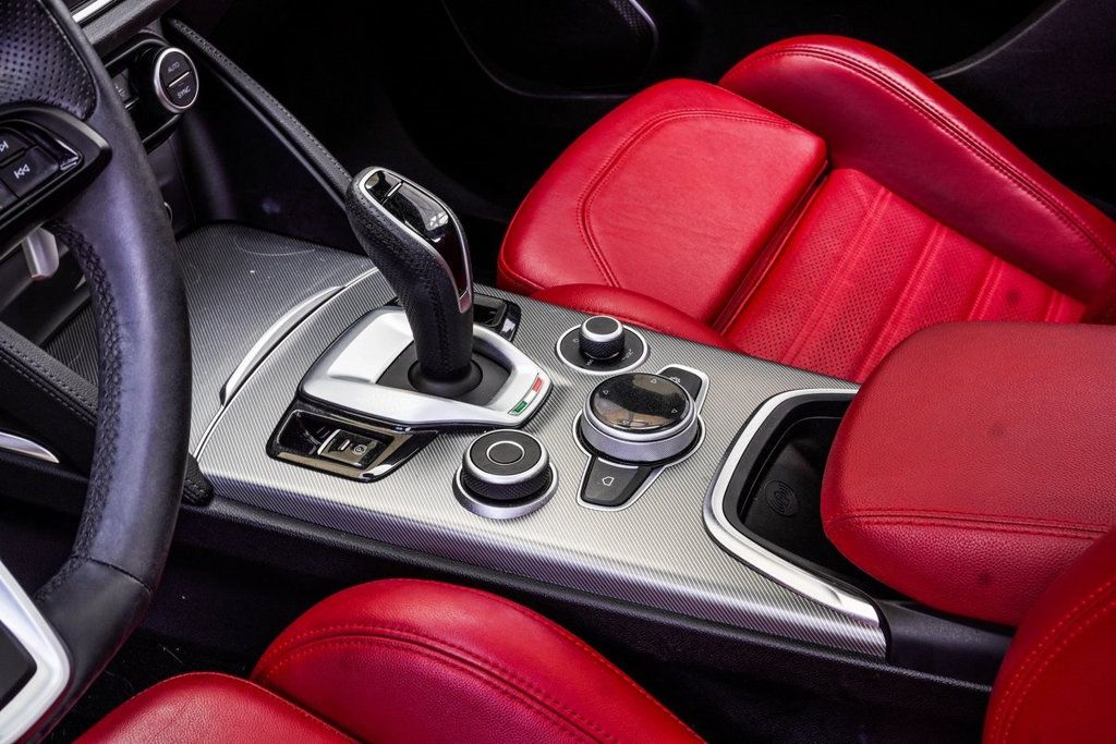 2022 Alfa Romeo Stelvio Ti Sport photo 9