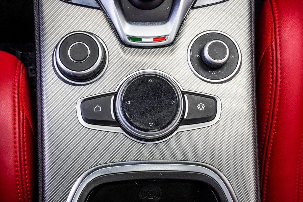 2022 Alfa Romeo Stelvio Ti Sport photo 11
