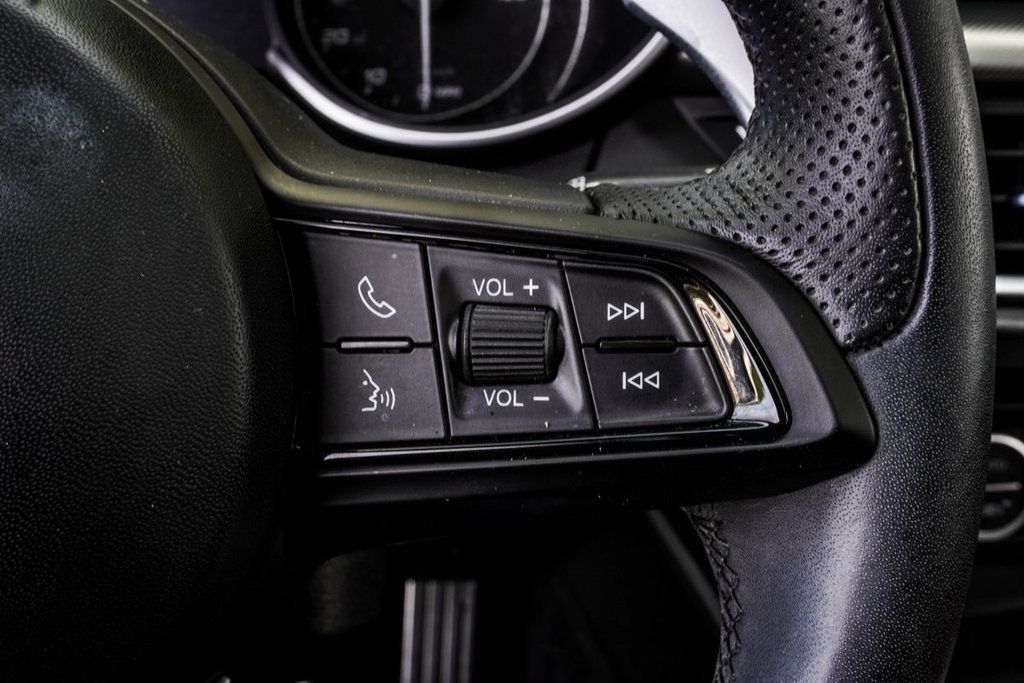 2022 Alfa Romeo Stelvio Ti Sport photo 12