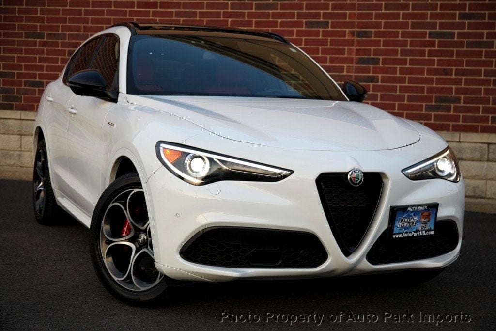 2022 Alfa Romeo Stelvio Ti Sport photo 9