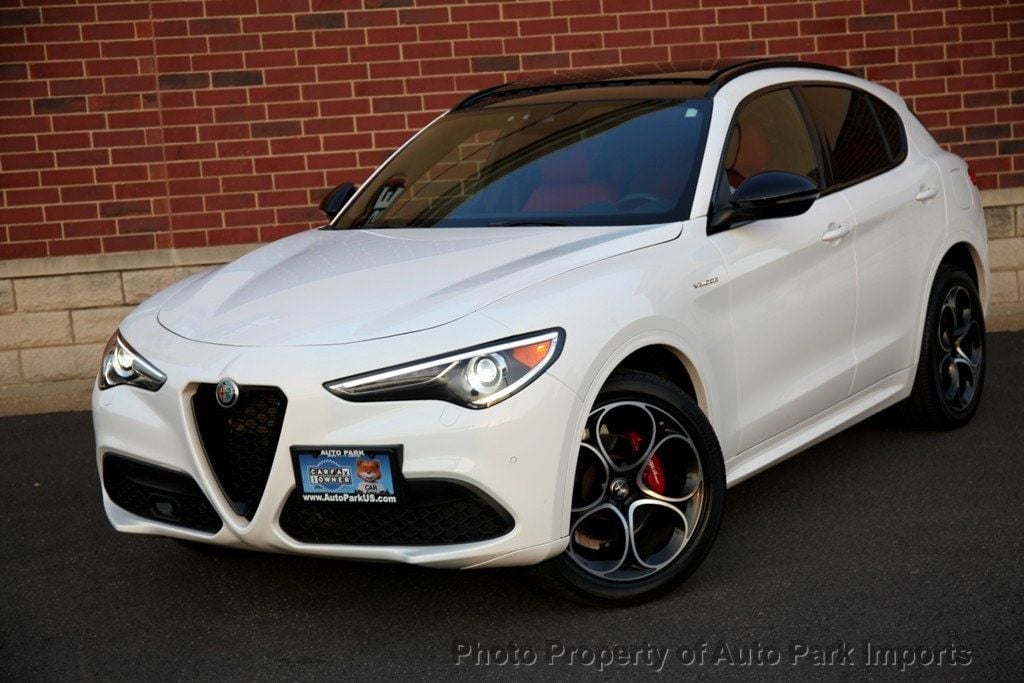 2022 Alfa Romeo Stelvio Ti Sport photo 2