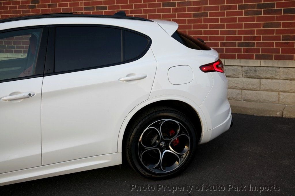 2022 Alfa Romeo Stelvio Ti Sport photo 5