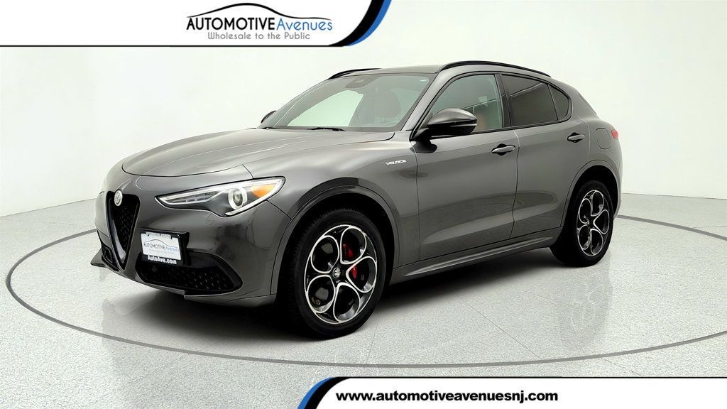2022 Alfa Romeo Stelvio Veloce AWD w/ 20'' Sport Wheels & Red Leather Sport Seats - 23028898 | Video 1