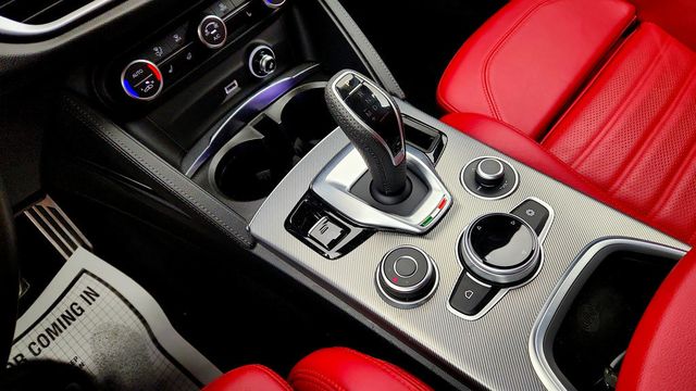 2022 Alfa Romeo Stelvio Veloce AWD w/ 20'' Sport Wheels & Red Leather Sport Seats - 23028898 - 16