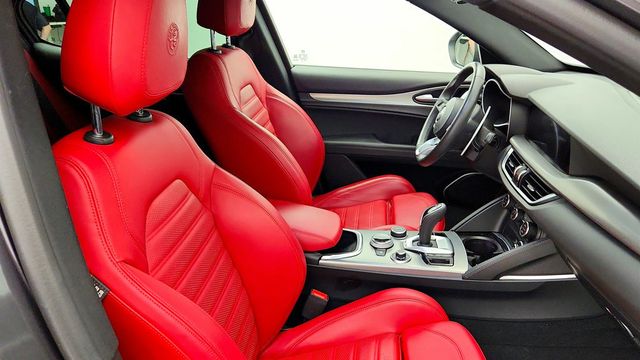 2022 Alfa Romeo Stelvio Veloce AWD w/ 20'' Sport Wheels & Red Leather Sport Seats - 23028898 - 24