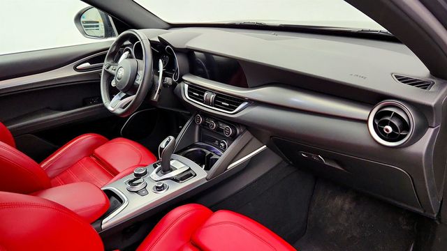 2022 Alfa Romeo Stelvio Veloce AWD w/ 20'' Sport Wheels & Red Leather Sport Seats - 23028898 - 25