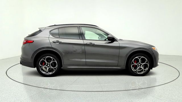 2022 Alfa Romeo Stelvio Veloce AWD w/ 20'' Sport Wheels & Red Leather Sport Seats - 23028898 - 3