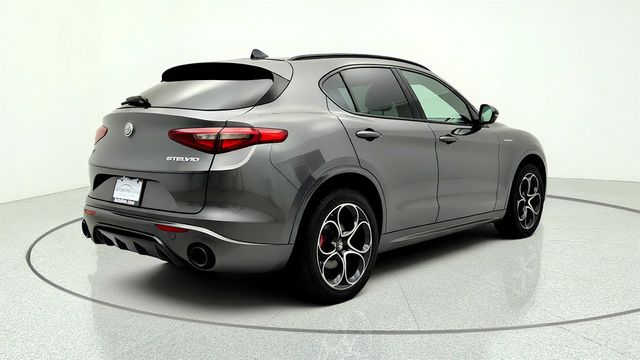 2022 Alfa Romeo Stelvio Veloce AWD w/ 20'' Sport Wheels & Red Leather Sport Seats - 23028898 - 4