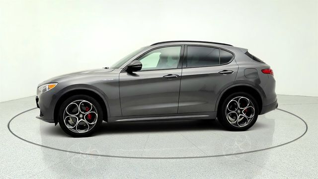 2022 Alfa Romeo Stelvio Veloce AWD w/ 20'' Sport Wheels & Red Leather Sport Seats - 23028898 - 7